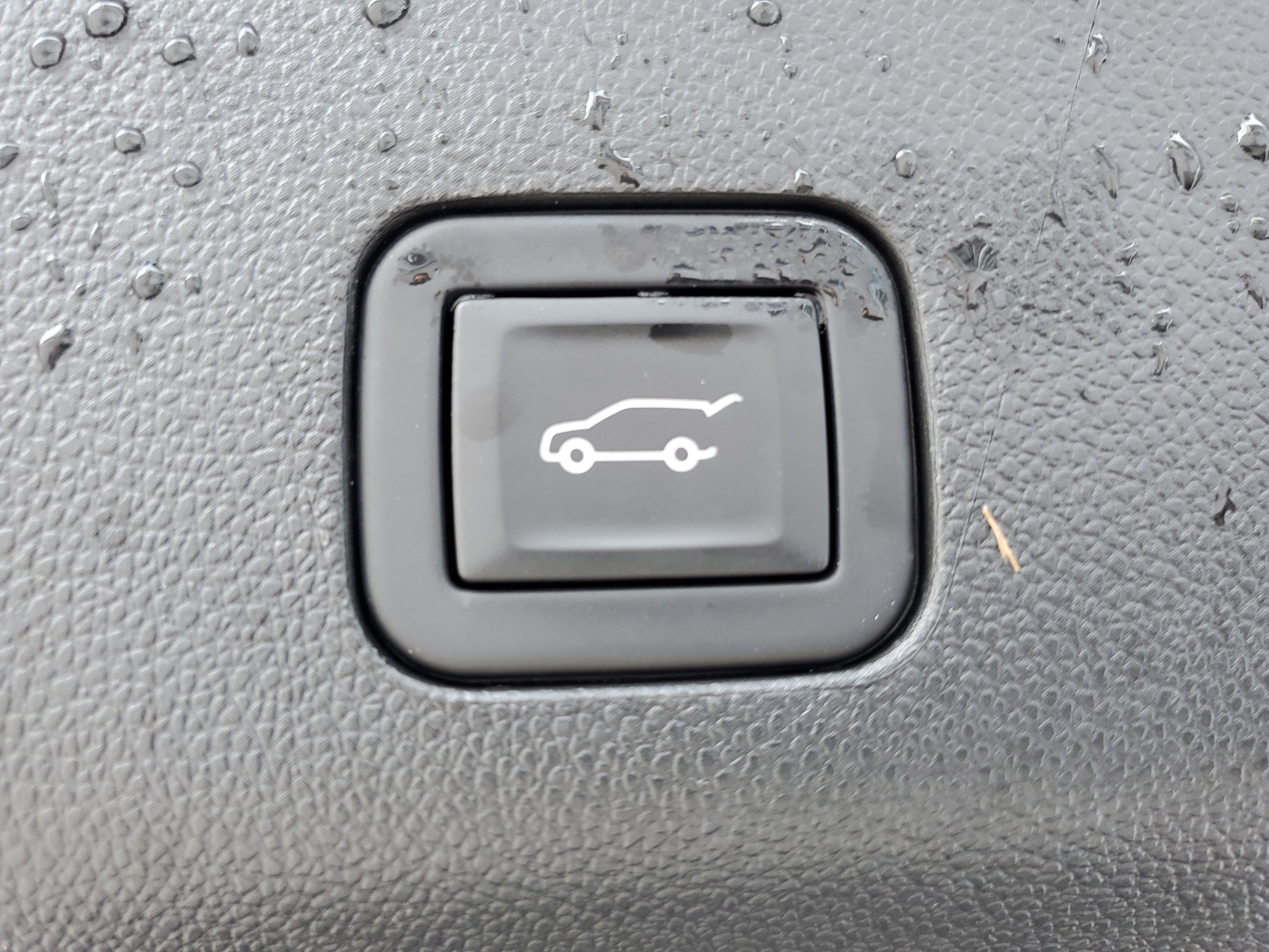 Used 2023 GMC Yukon Denali w/ Advanced Technology Package image 21