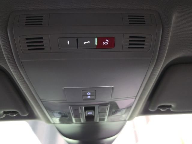 Used 2025 Volkswagen Taos SE image 22