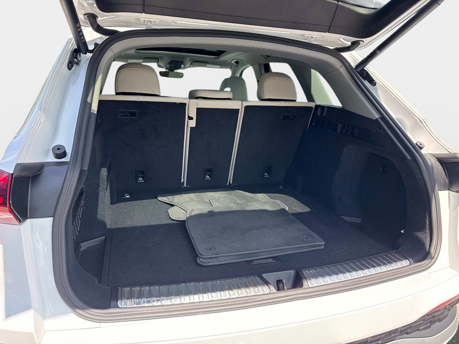 Used 2025 Audi Q5 Premium w/ Convenience Package AWD/4WD image 9