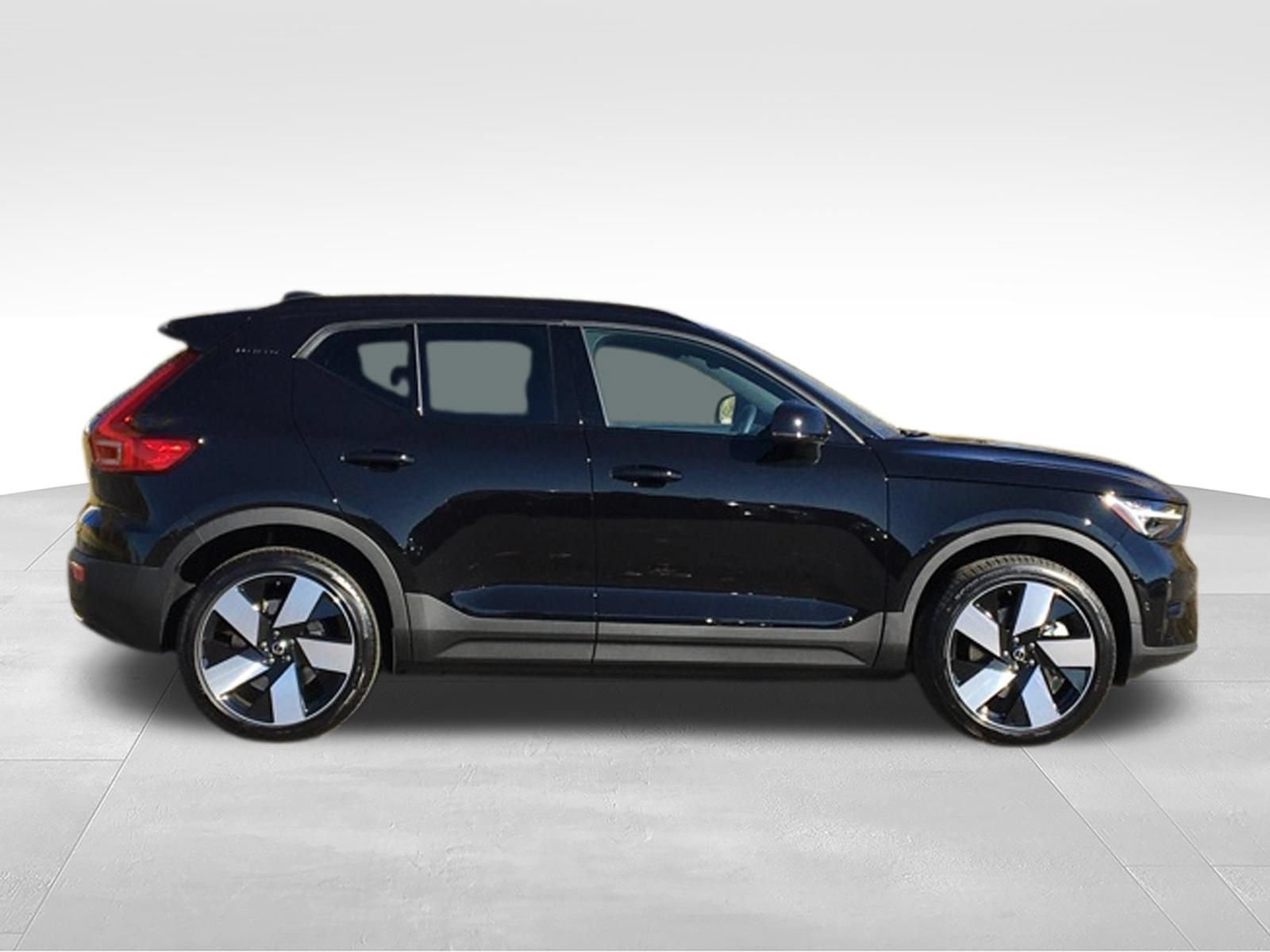 New 2024 Volvo XC40 Recharge Plus w/ Protection Package Premier RWD image 8