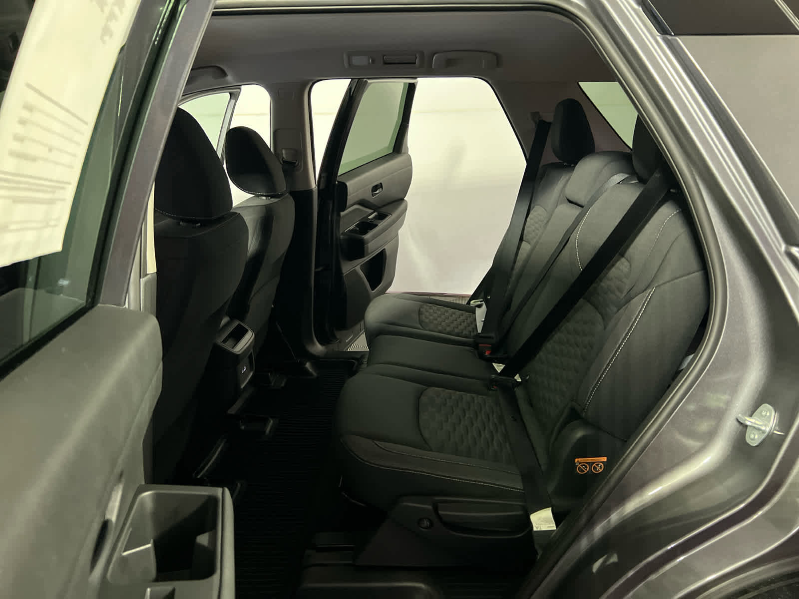 Used 2023 Nissan Pathfinder S image 18