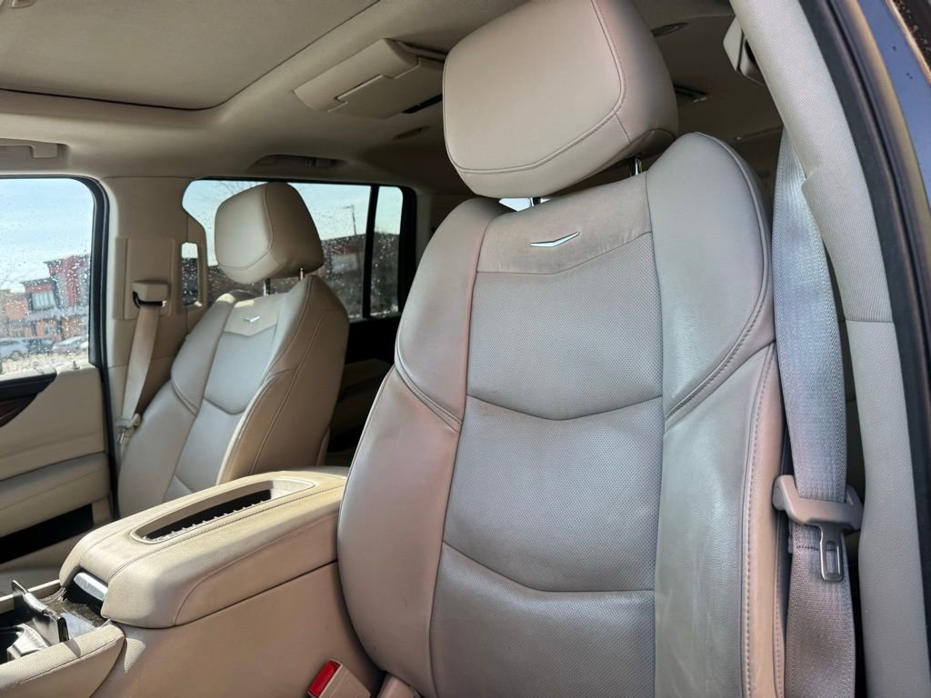 Used 2019 Cadillac Escalade ESV Premium Luxury image 8