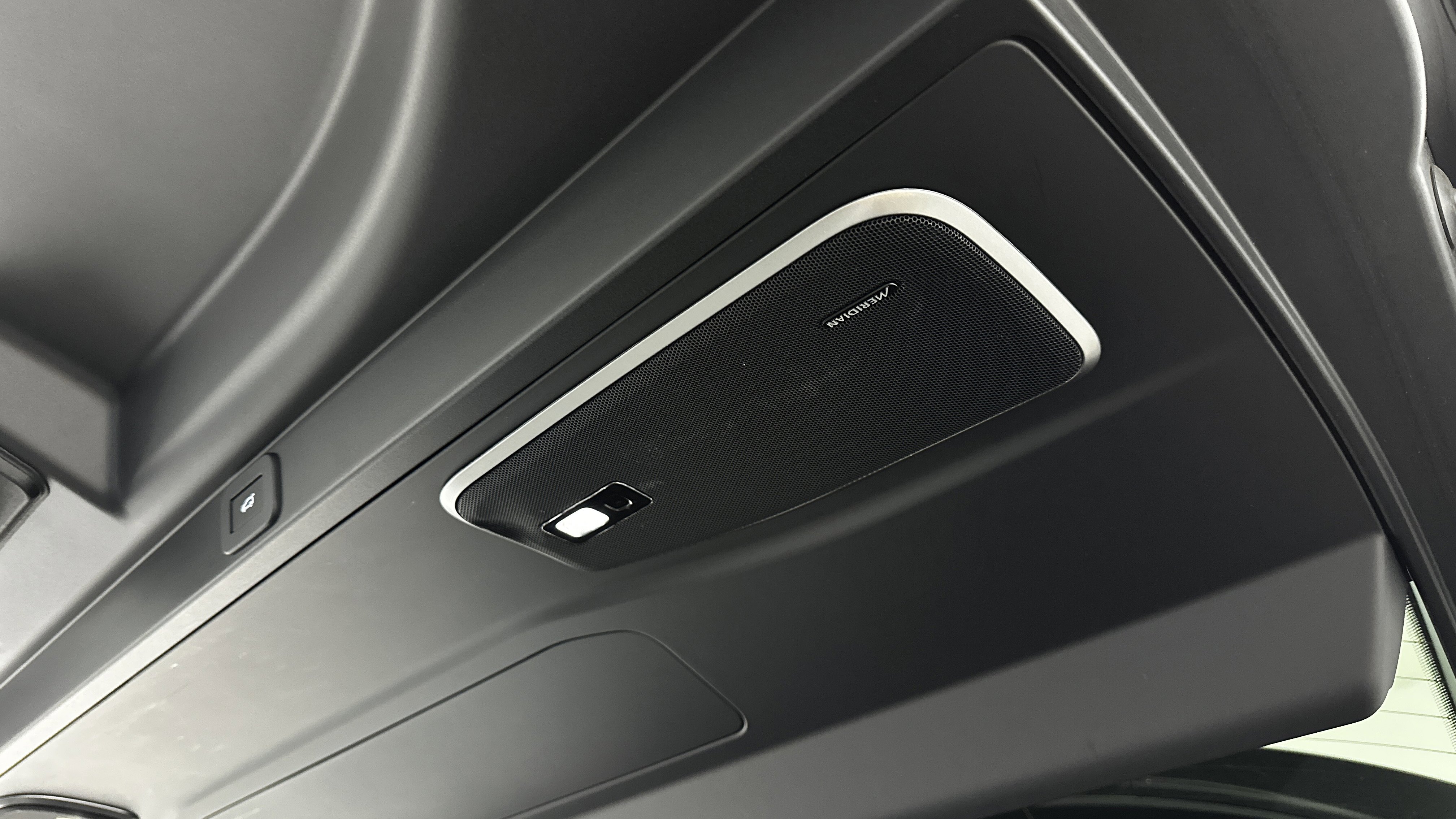 Used 2025 Land Rover Range Rover Long Wheelbase SE image 42