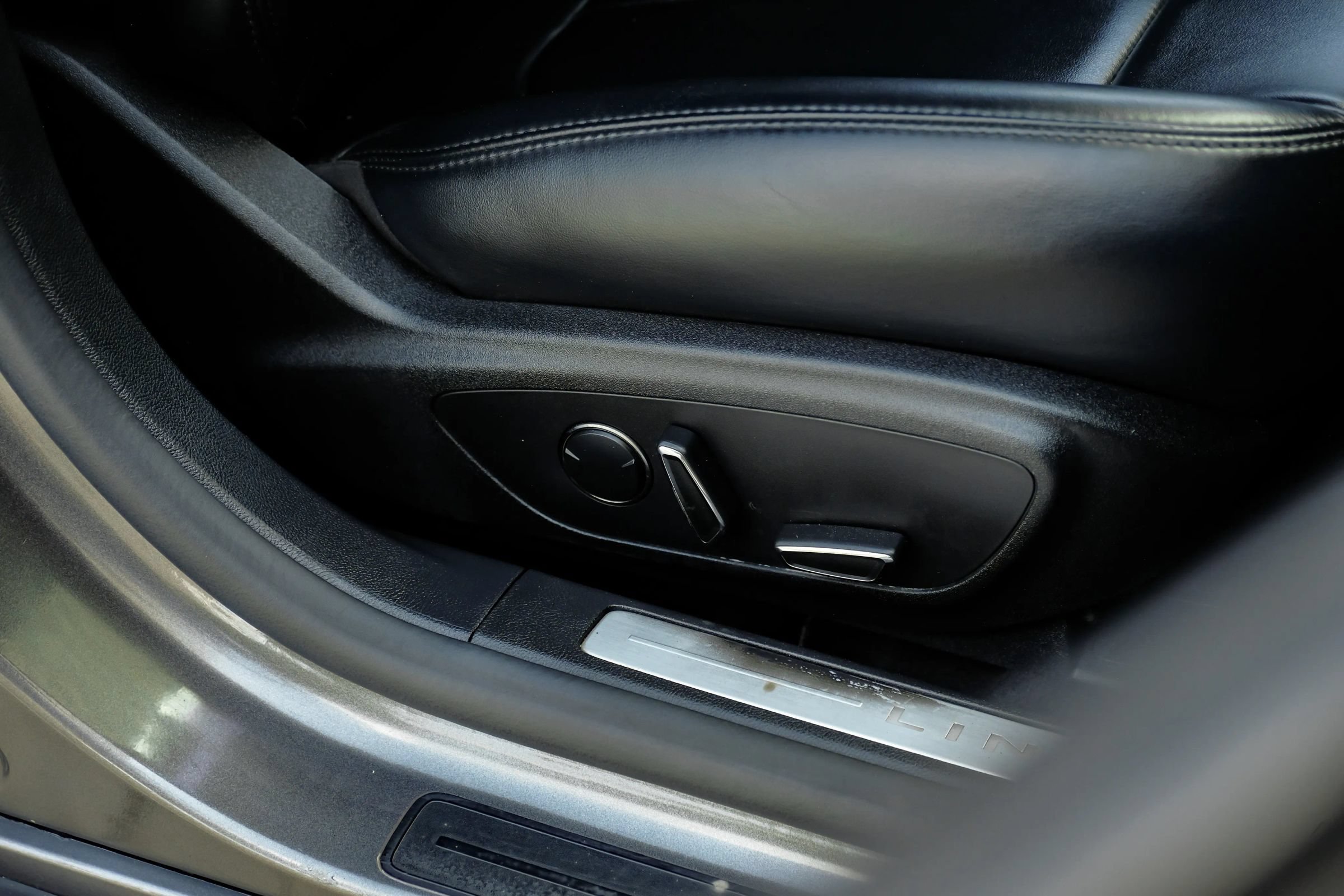 Used 2017 Lincoln MKZ Premiere FWD image 40