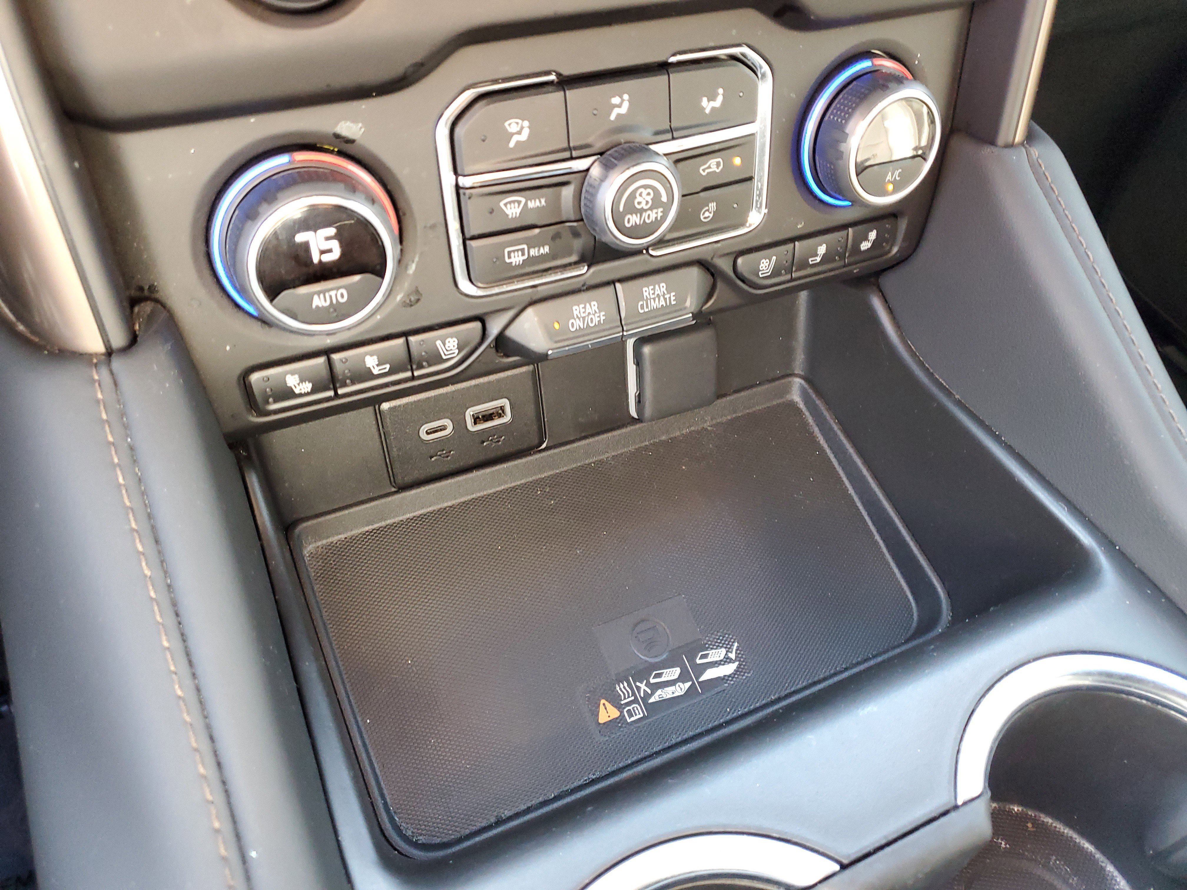 Used 2024 Chevrolet Tahoe High Country w/ Advanced Technology Package RWD image 34