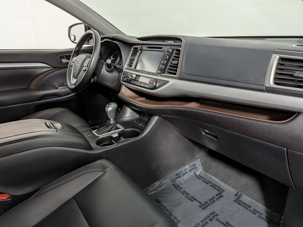 Used 2019 Toyota Highlander XLE AWD/4WD image 27
