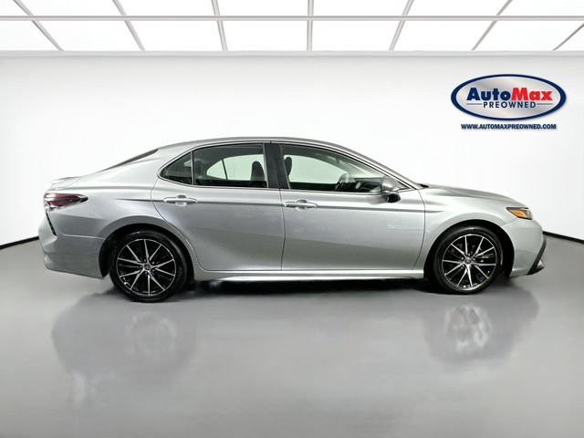 Used 2023 Toyota Camry SE w/ Cold Weather Package FWD image 9
