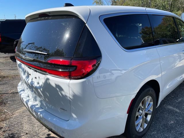 New 2026 Chrysler Pacifica Select image 7