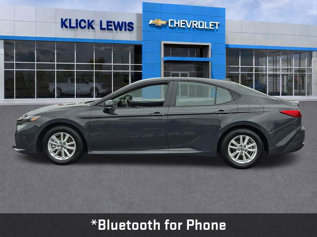 Used 2025 Toyota Camry LE image 4