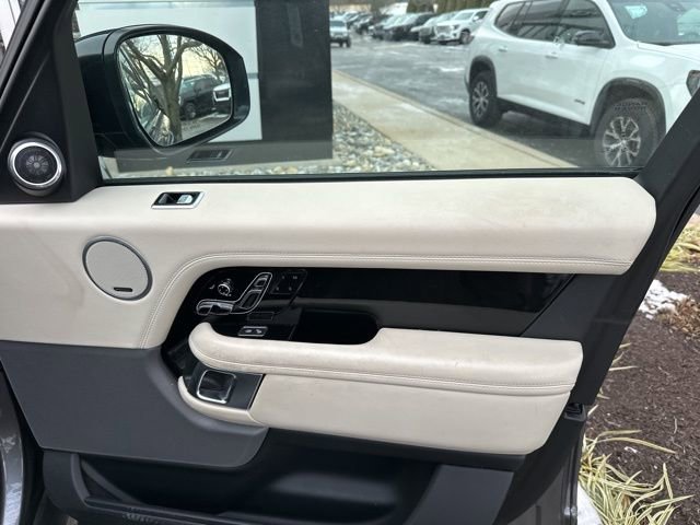 Used 2018 Land Rover Range Rover HSE image 18