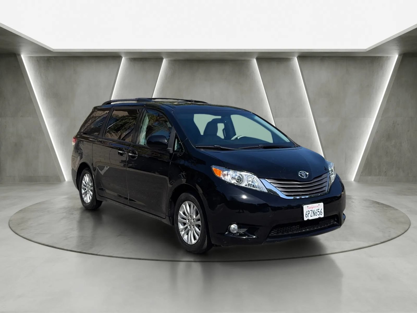 Used 2011 Toyota Sienna XLE w/ Premium Pkg