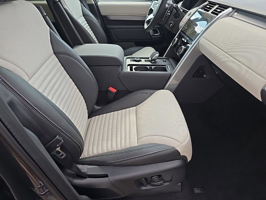Certified 2025 Land Rover Discovery Dynamic SE AWD/4WD image 7