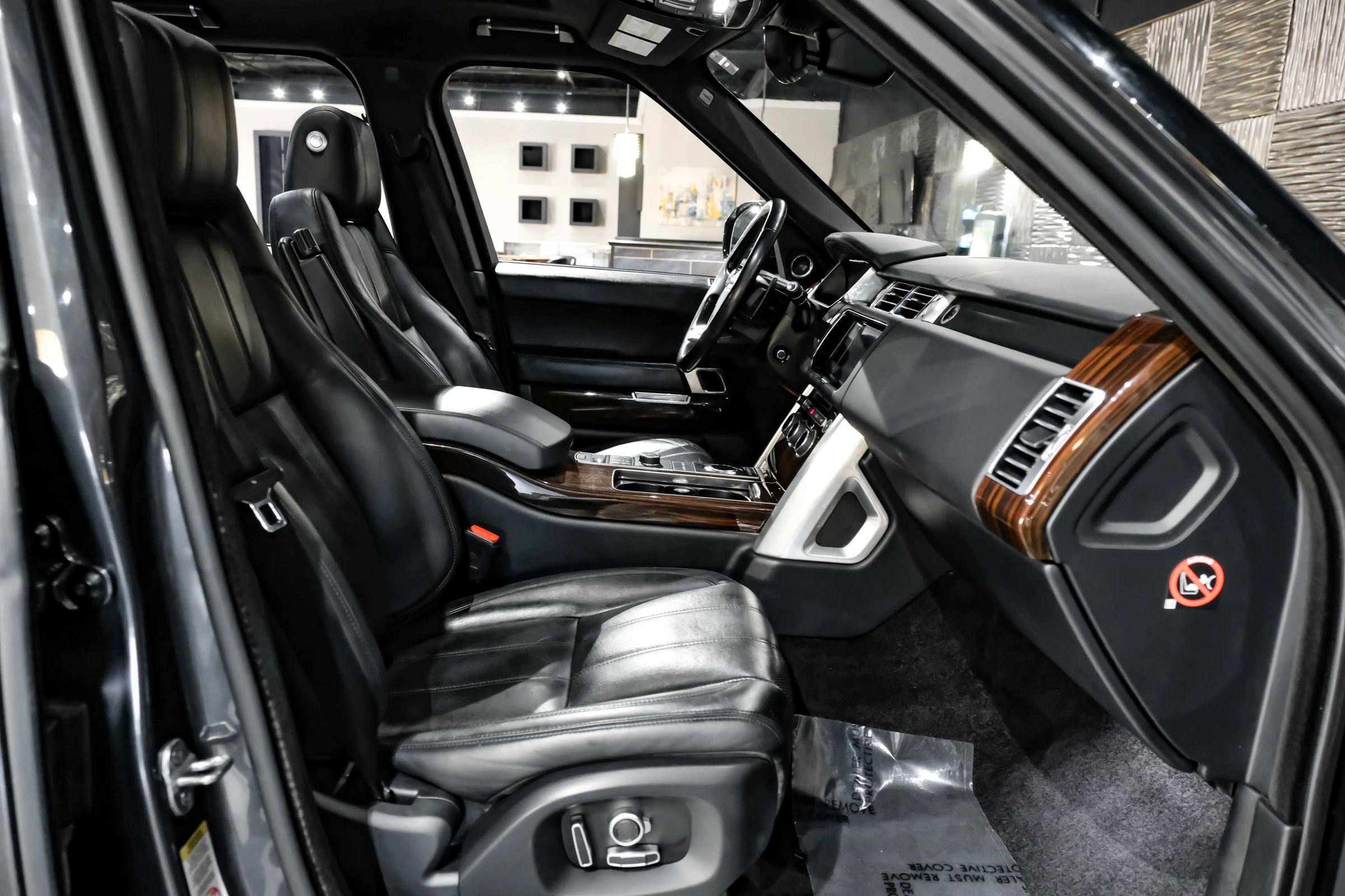 Used 2017 Land Rover Range Rover HSE image 38