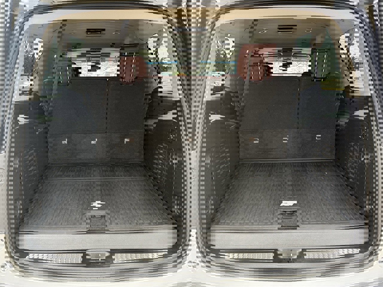 Used 2020 Chevrolet Suburban Premier w/ Premier Plus Edition image 30