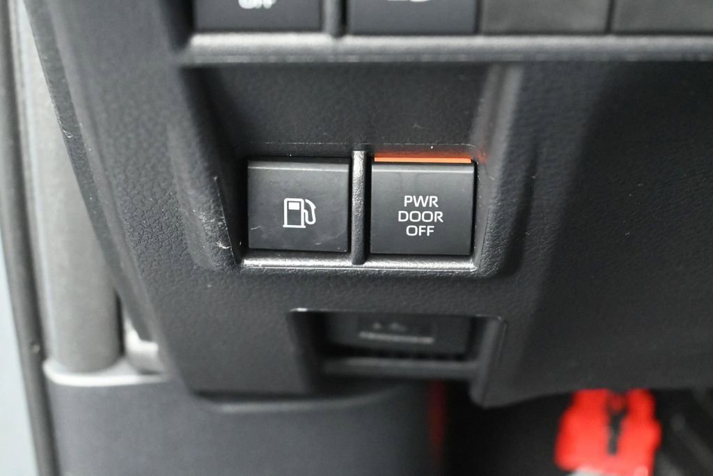 Used 2026 Toyota Sienna LE FWD image 15