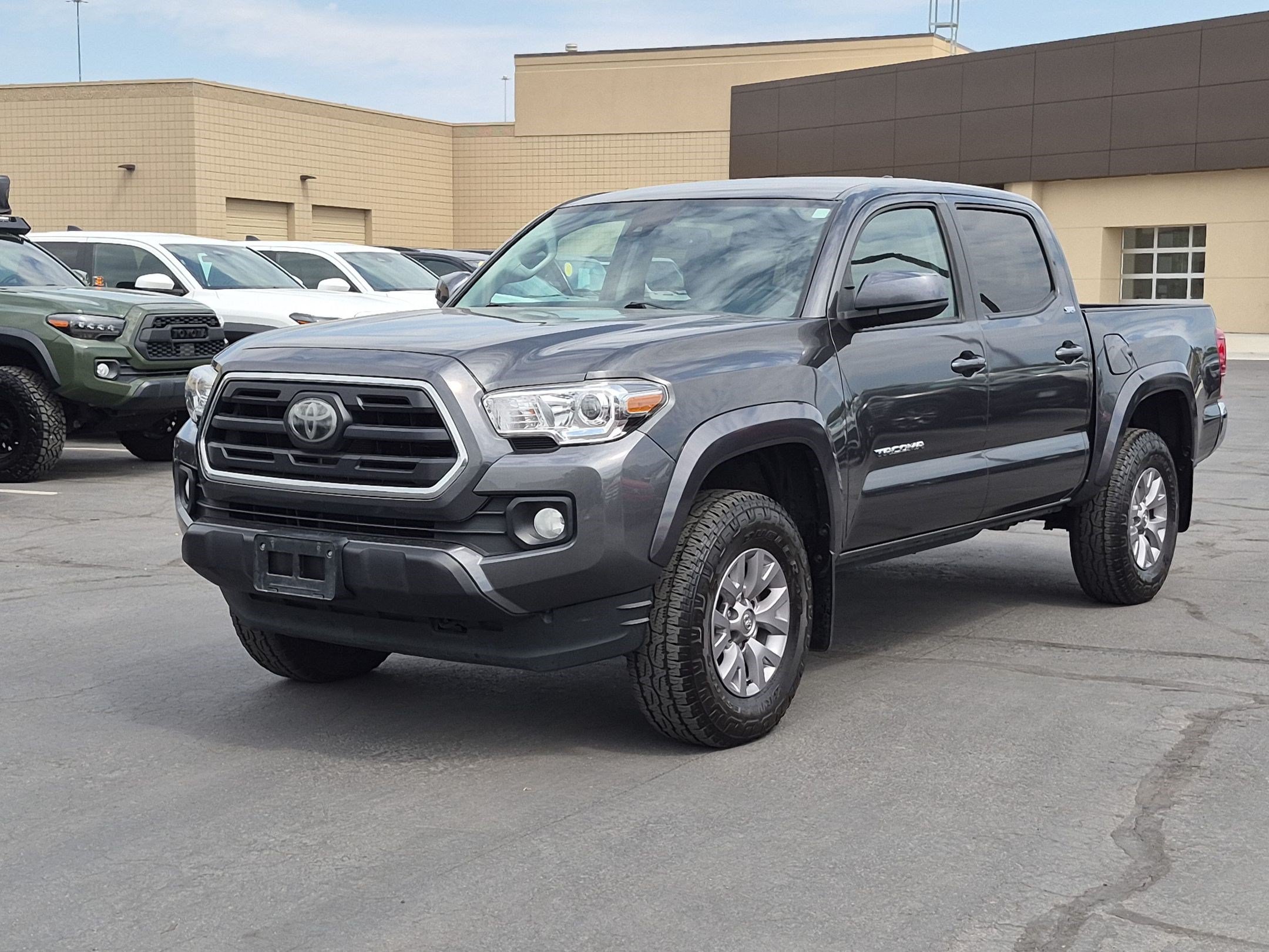 Used 2019 Toyota Tacoma SR5 AWD/4WD image 10