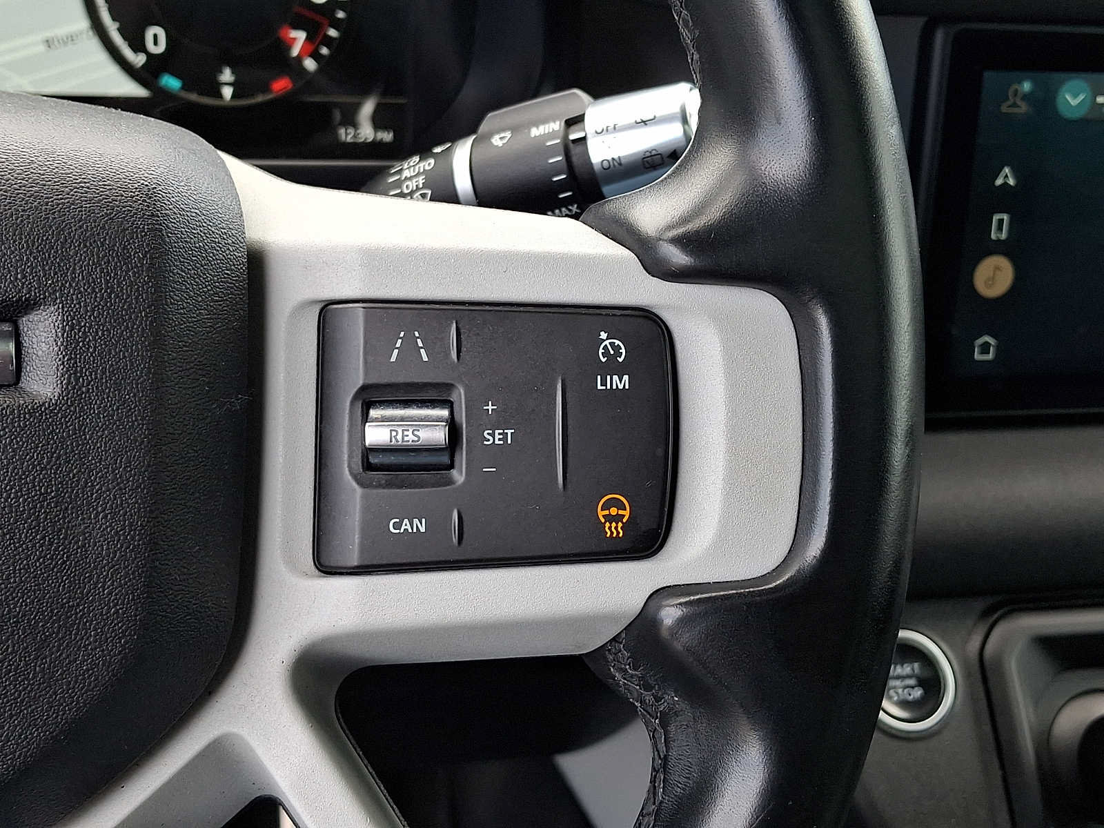 Used 2022 Land Rover Defender 110 X-Dynamic SE AWD/4WD image 27