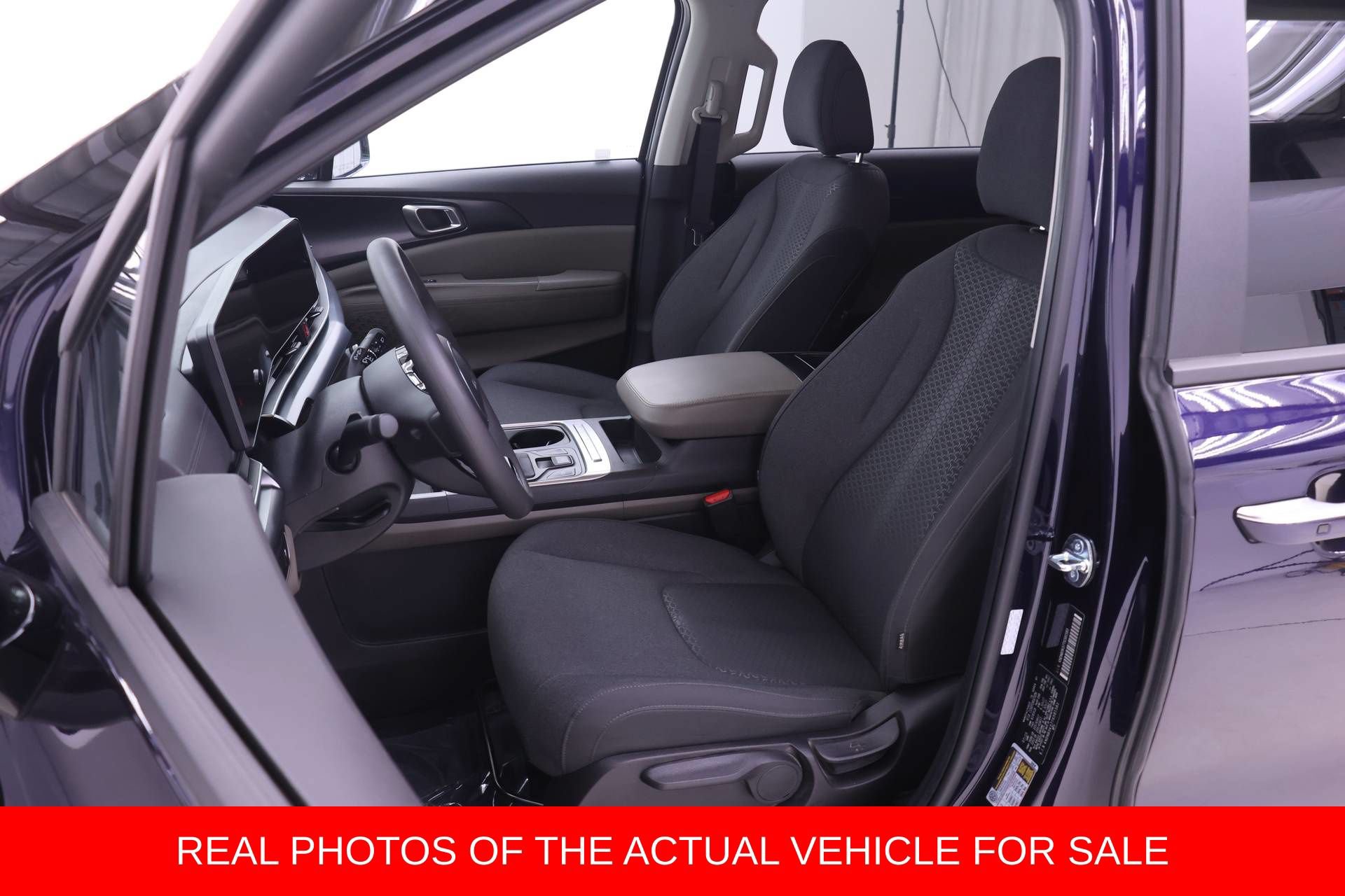 Used 2026 Kia Carnival LX FWD image 4