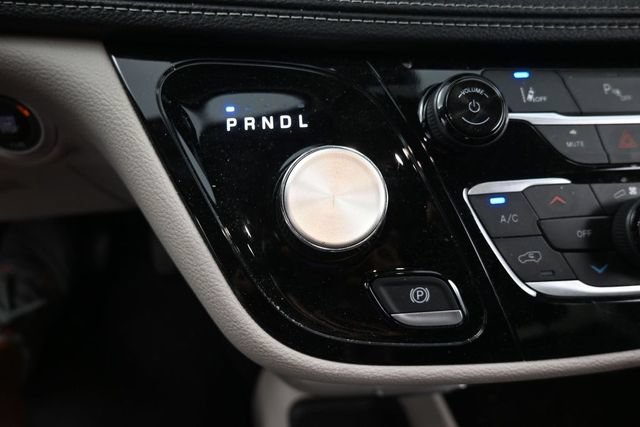 Used 2024 Chrysler Pacifica Limited FWD image 25