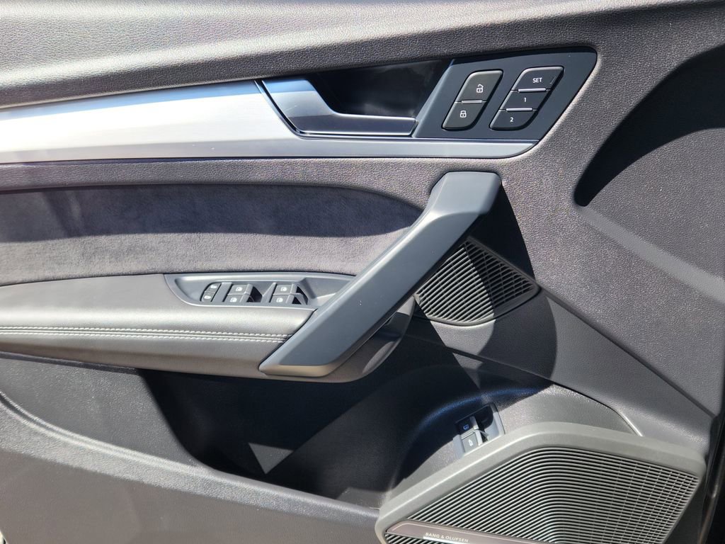 Used 2024 Audi Q5 e Premium Plus w/ Premium Plus Package image 8