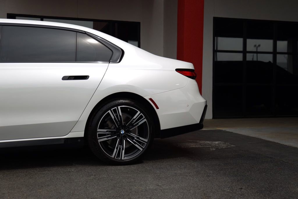 Used 2023 BMW 740i RWD image 10