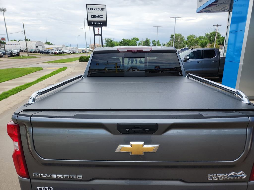 Used 2021 Chevrolet Silverado 1500 High Country w/ Technology Package AWD/4WD image 24