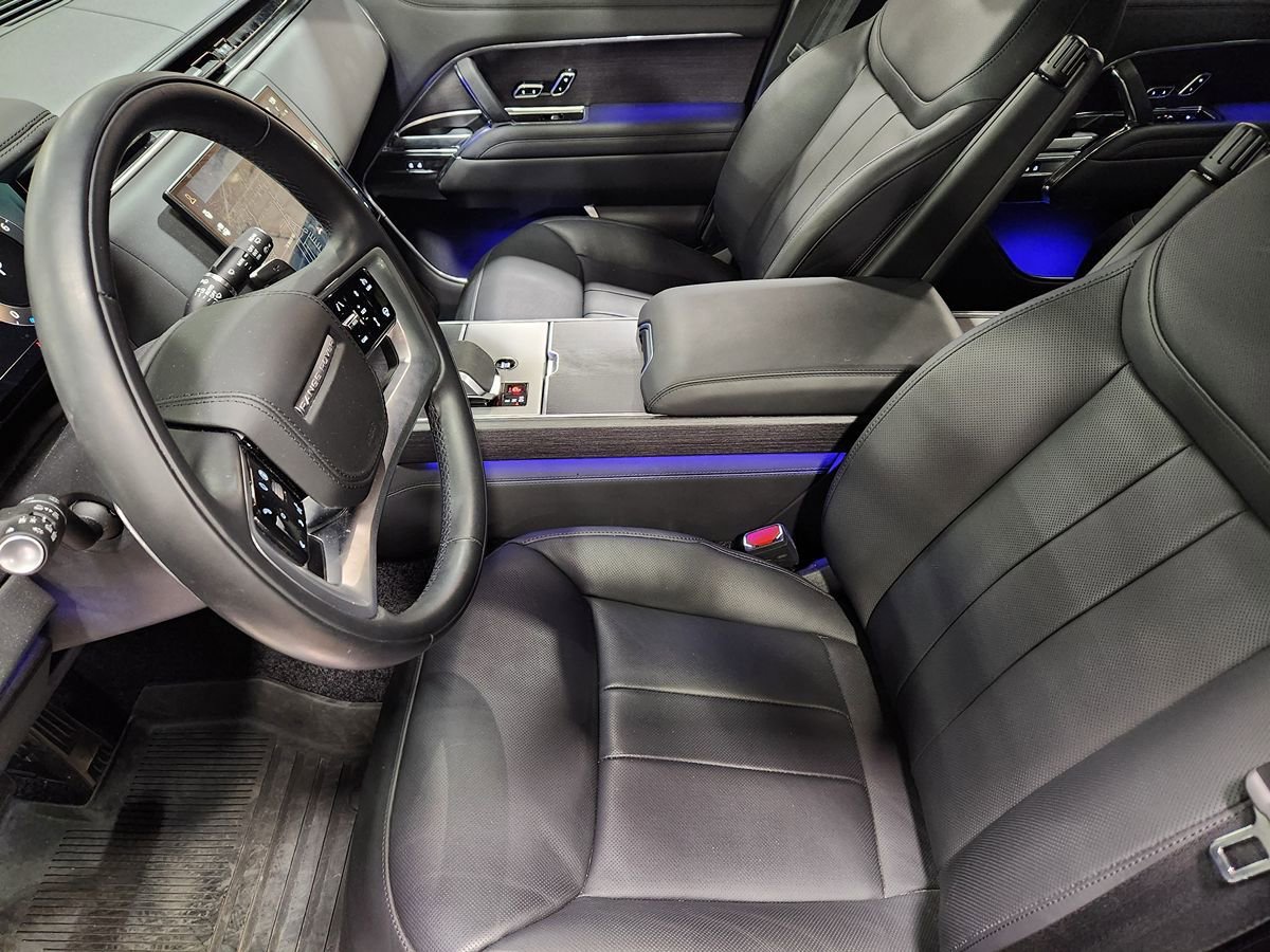Used 2024 Land Rover Range Rover Long Wheelbase Autobiography image 31