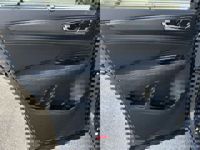 Used 2024 Volkswagen Atlas Cross Sport SEL R-Line image 17