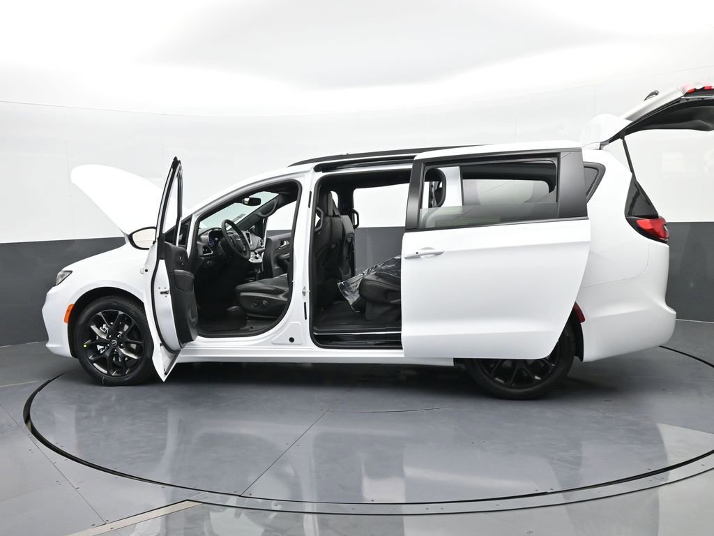 New 2026 Chrysler Pacifica Select w/ S Appearance Package image 72