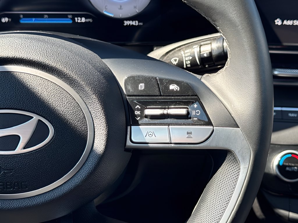 Used 2025 Hyundai Elantra SEL FWD image 15