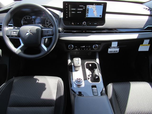 New 2026 Mitsubishi Outlander ES image 16