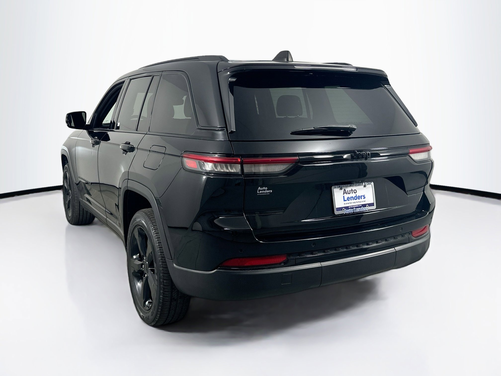 Used 2023 Jeep Grand Cherokee Altitude image 7