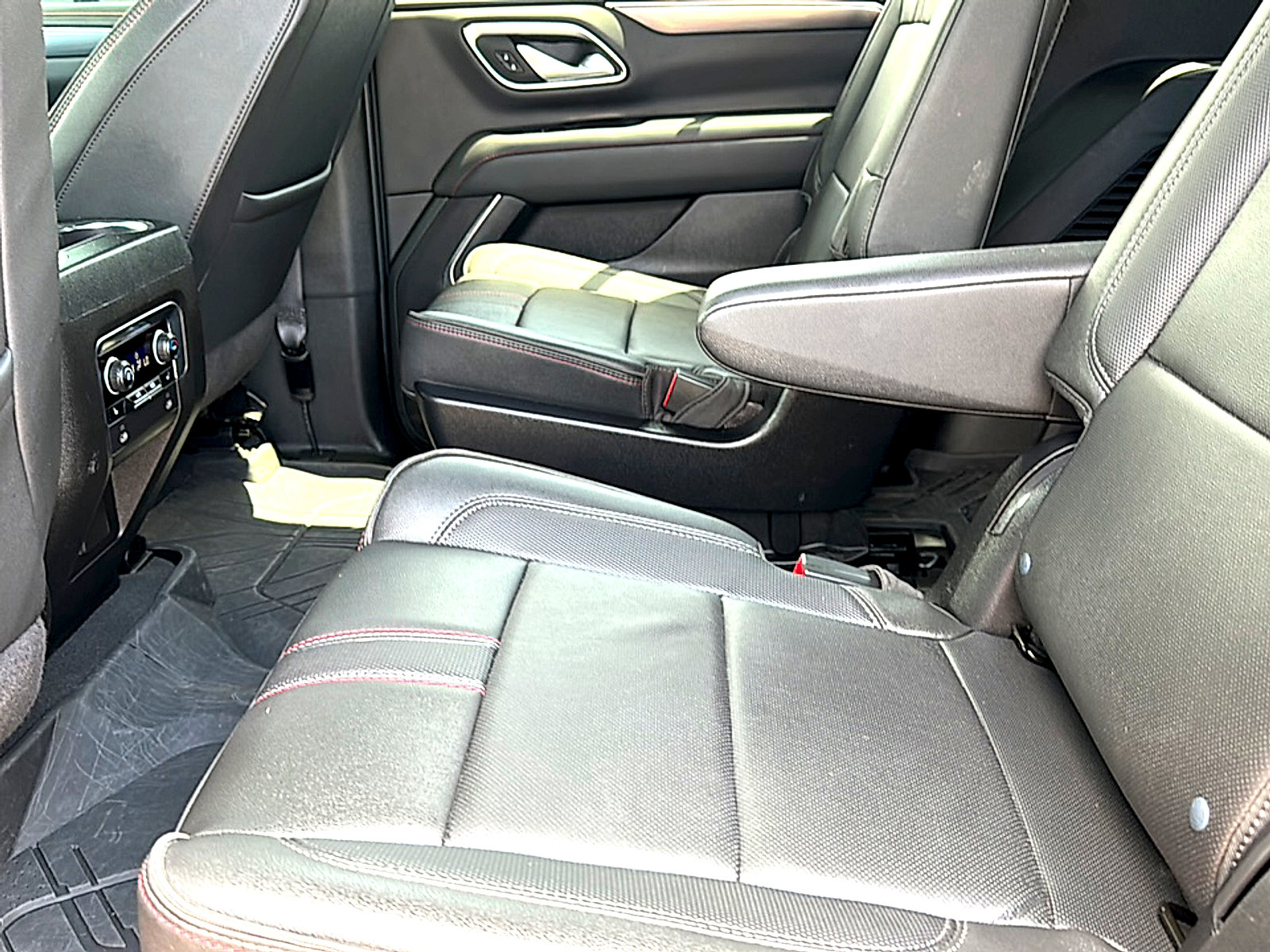 Used 2024 Chevrolet Tahoe RST w/ Luxury Package AWD/4WD image 19