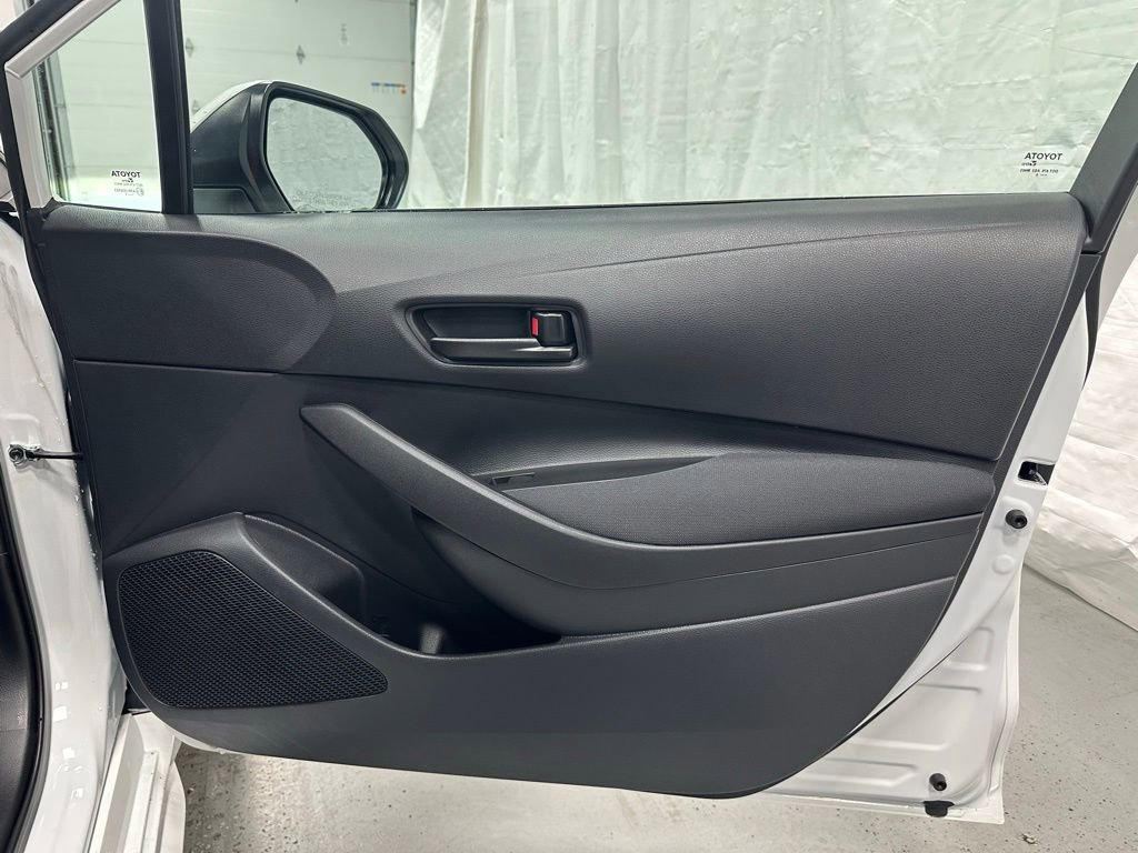 Used 2025 Toyota Corolla LE image 54