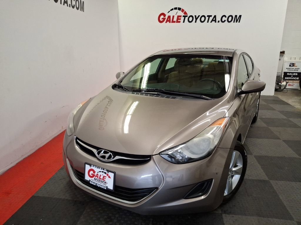 Used 2011 Hyundai Elantra GLS w/ Navigation Pkg 4 image 2