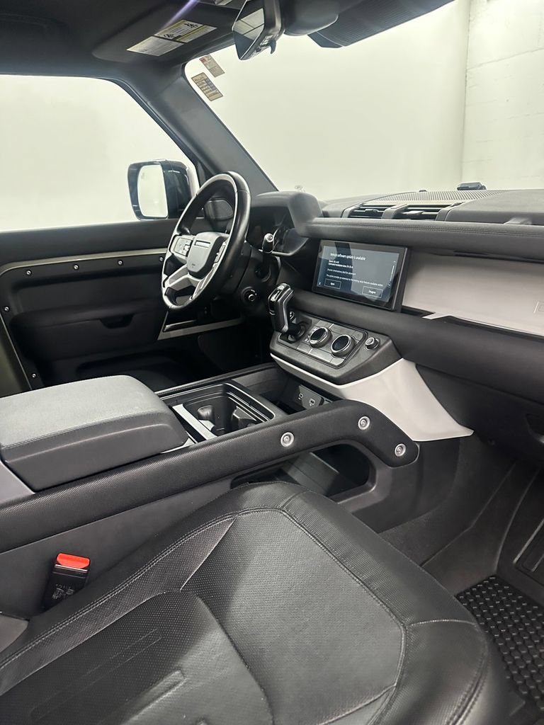 Used 2022 Land Rover Defender 90 X-Dynamic SE AWD/4WD image 36