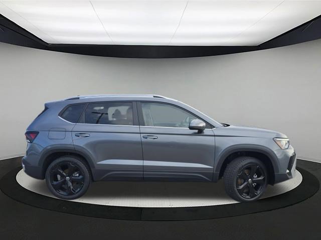 New 2026 Volkswagen Taos SEL image 8