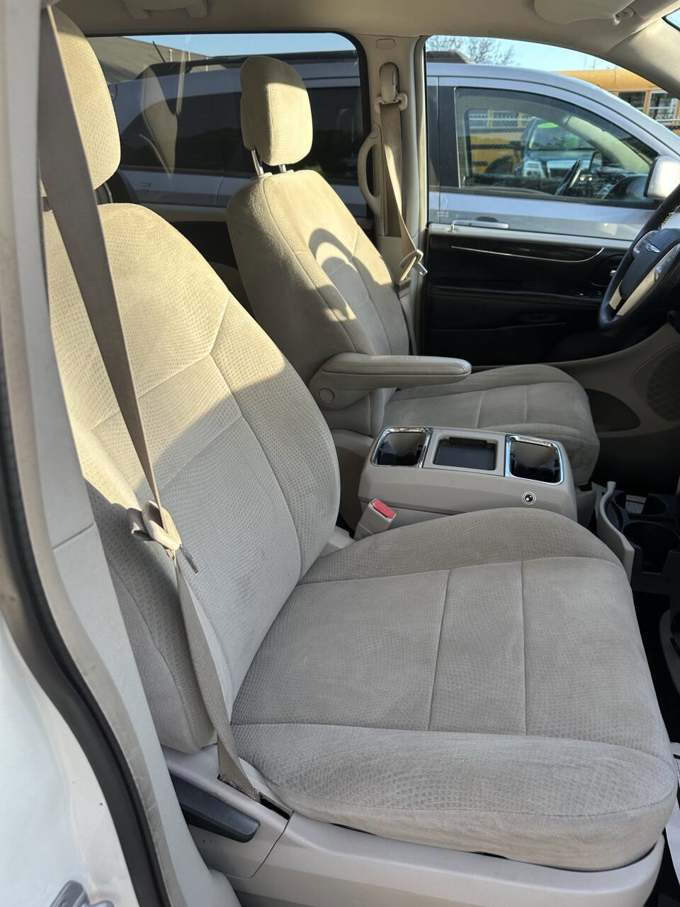 Used 2013 Chrysler Town & Country Touring image 22