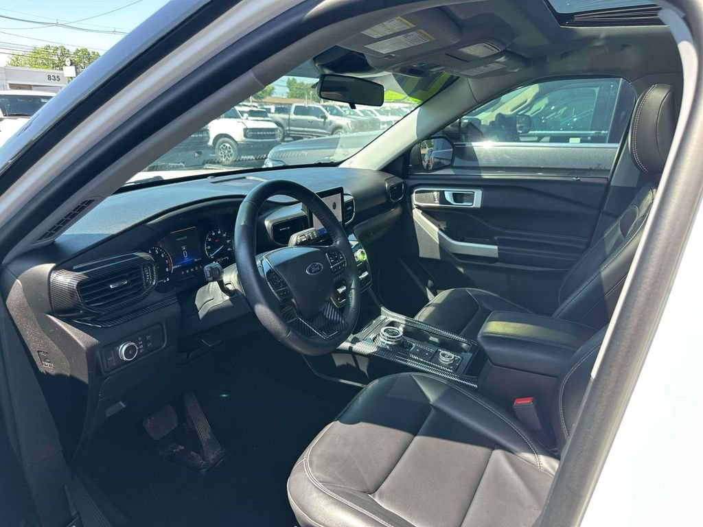 Used 2022 Ford Explorer XLT w/ Equipment Group 202A AWD/4WD image 16