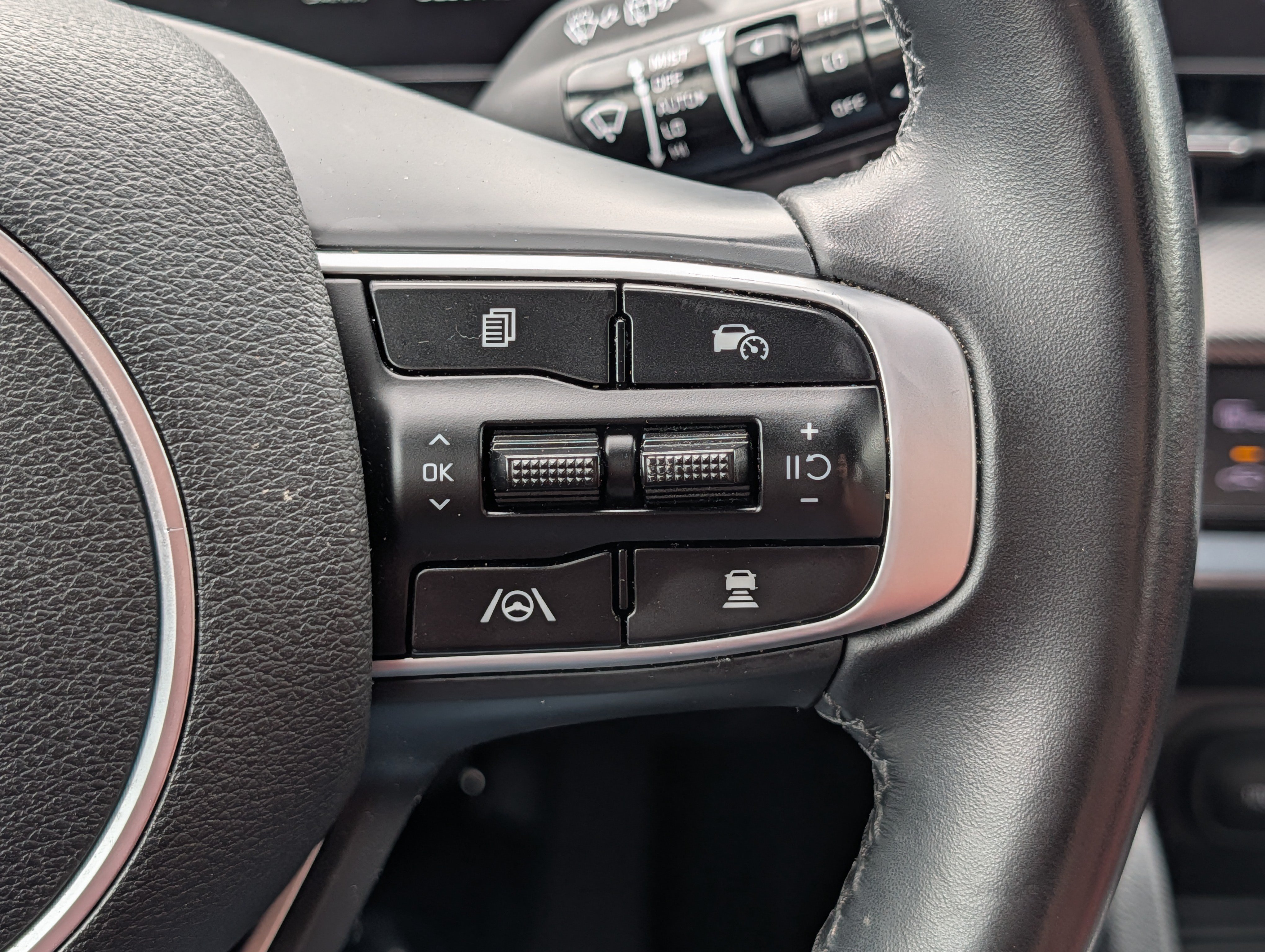 Certified 2023 Kia Sportage SX AWD/4WD image 30