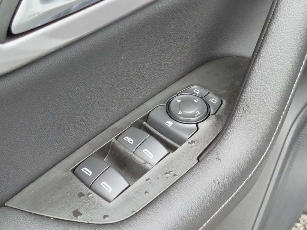 Used 2025 Chevrolet Blazer LT FWD image 13
