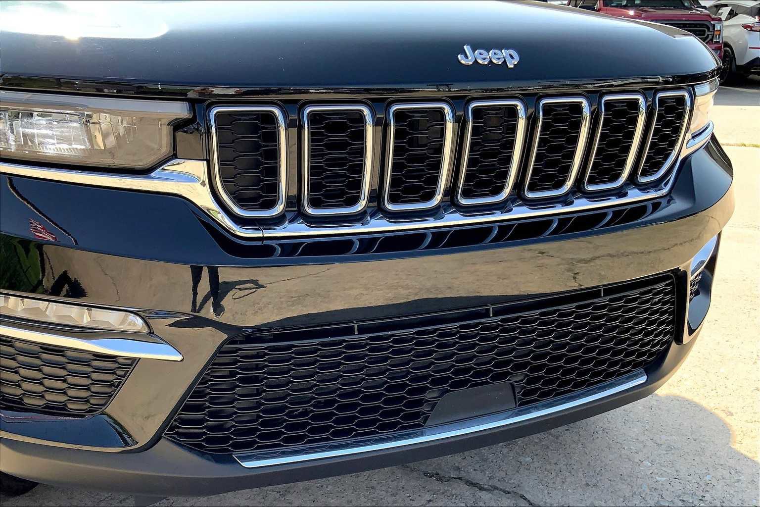 Used 2024 Jeep Grand Cherokee Limited image 27