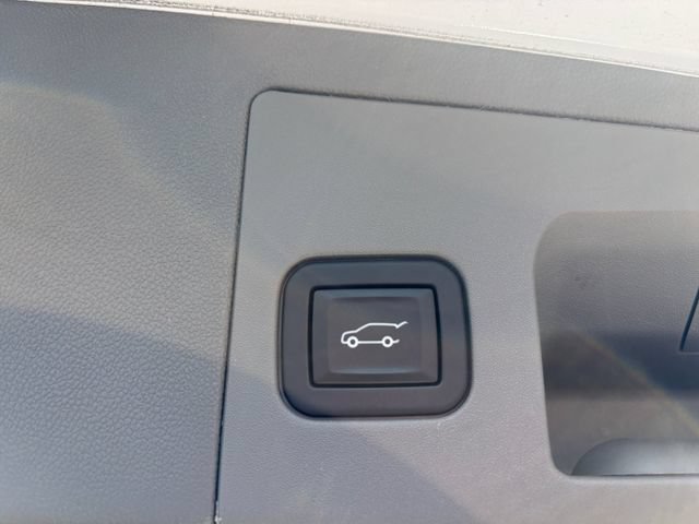 Certified 2024 Cadillac XT5 Premium Luxury w/ LPO, Floor Liner Package AWD/4WD image 17