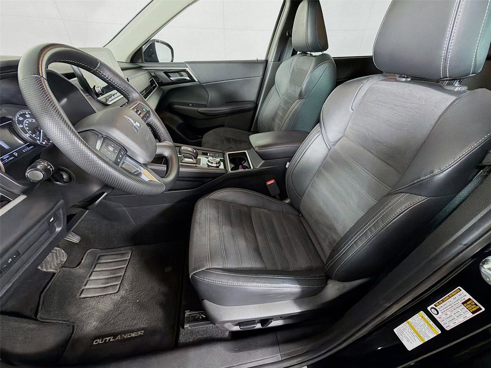 Used 2023 Mitsubishi Outlander SE image 11
