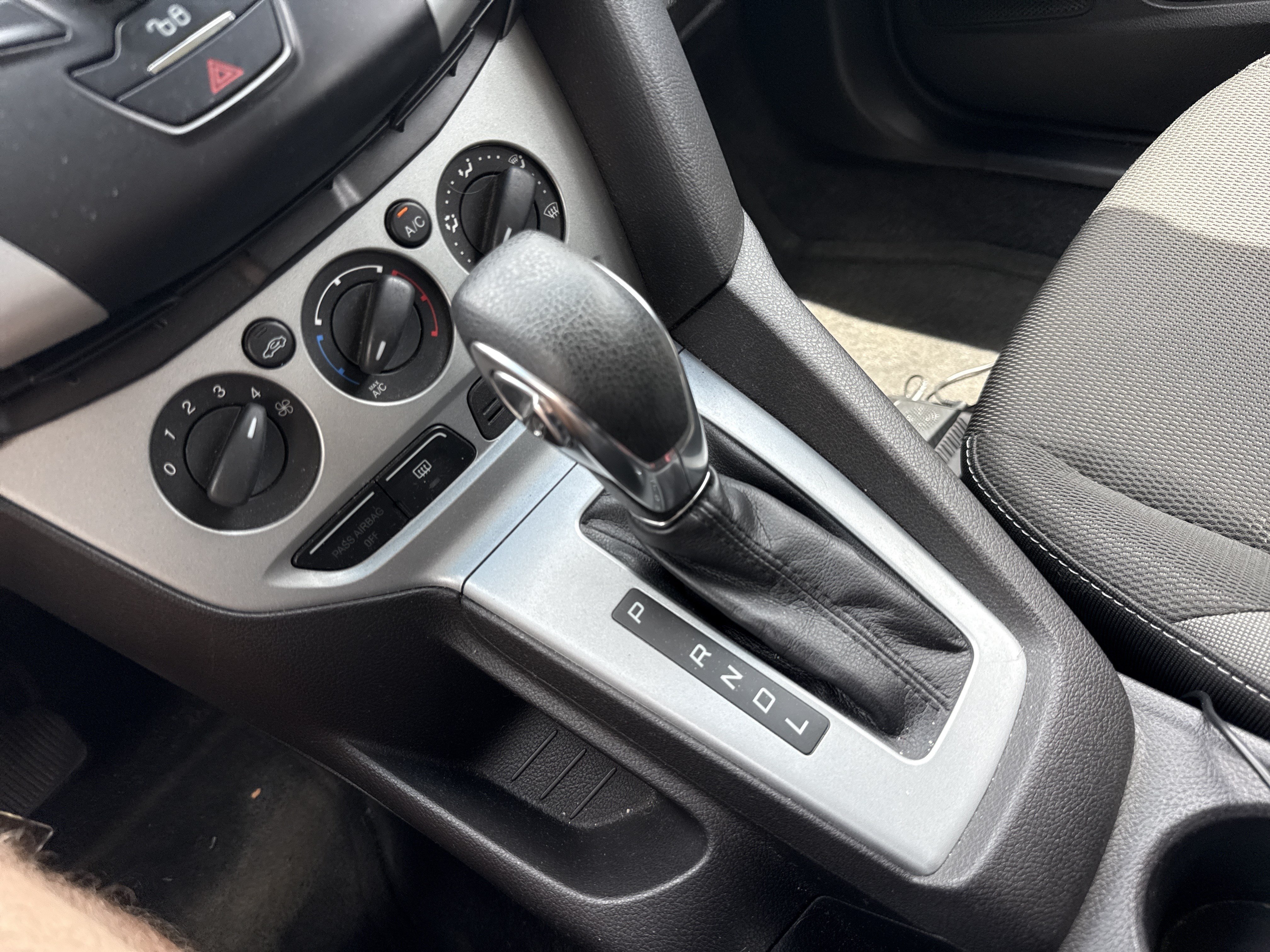 Used 2012 Ford Focus SE FWD image 16