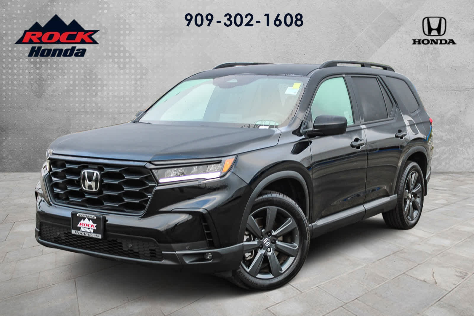 Used 2025 Honda Pilot Sport image 1