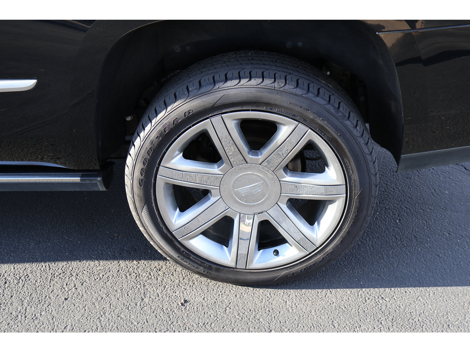 Used 2019 Cadillac Escalade Premium Luxury RWD image 16