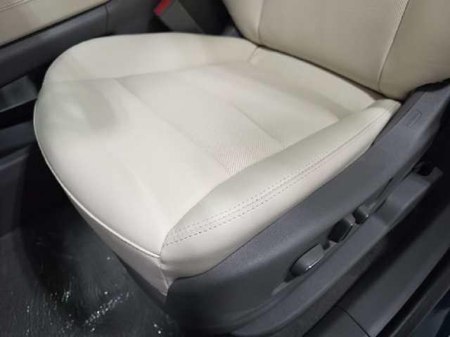 New 2026 Cadillac XT5 Premium Luxury w/ LPO, Floor Liner Package AWD/4WD image 25