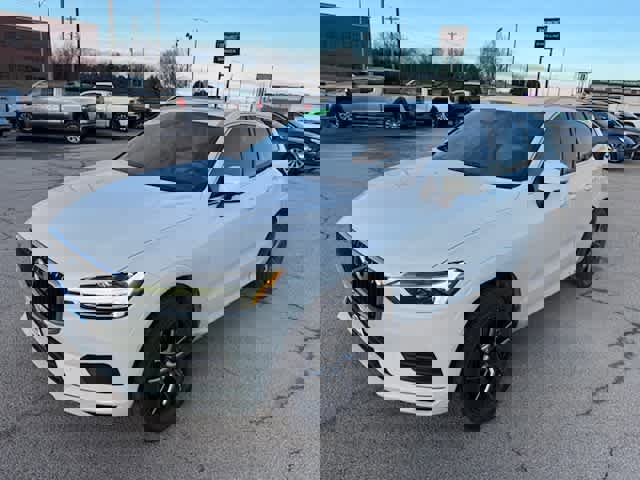 Used 2020 Volvo XC60 T5 Momentum image 4