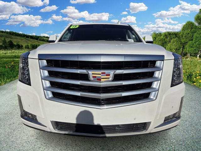 Used 2019 Cadillac Escalade Luxury image 2